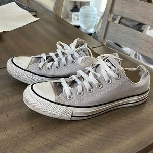 Women’s converse size 8